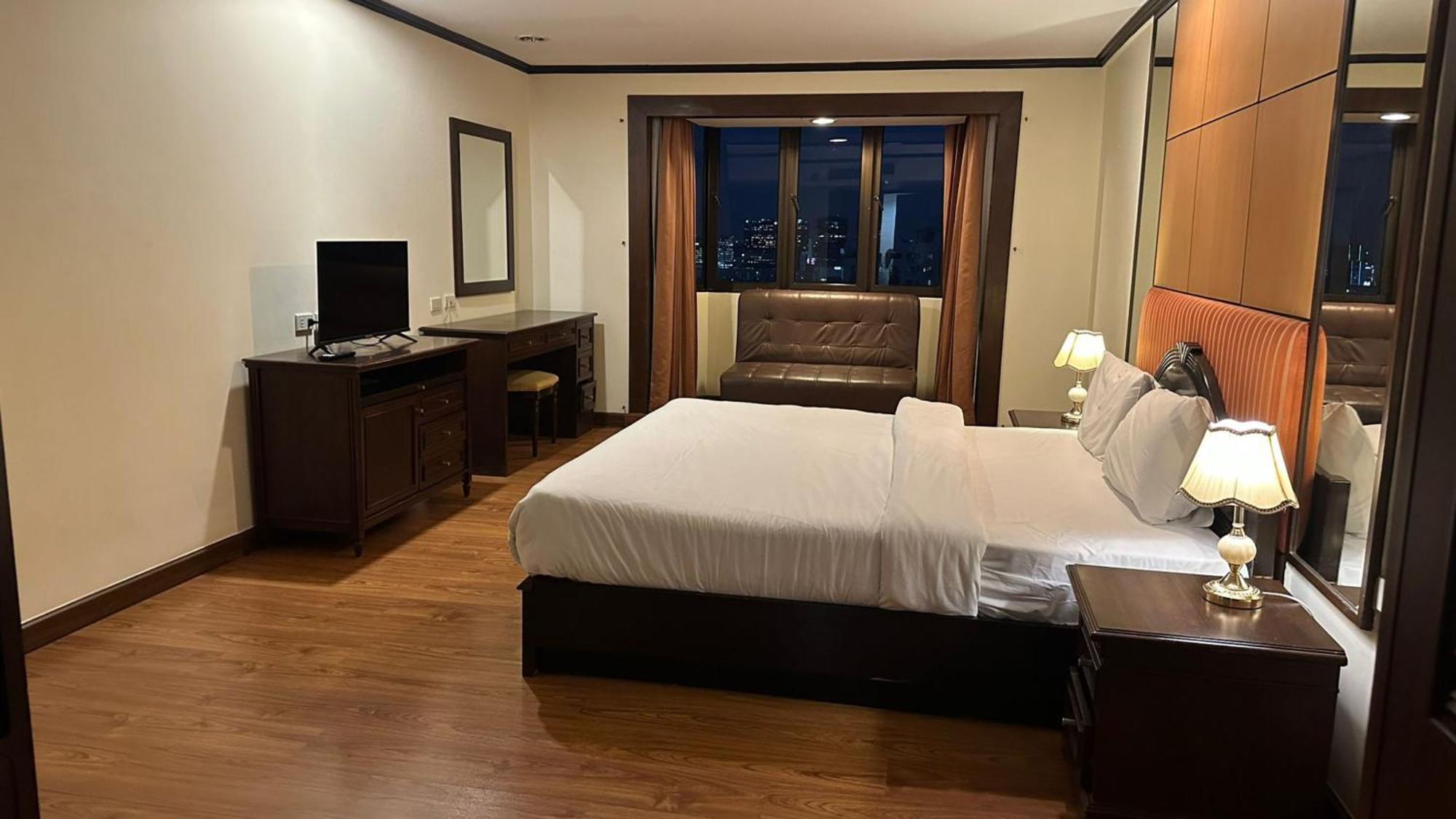 Fully Furnished Omni Tower Apartments Nana - Sukhumvit Soi 4 Bangkok Exterior foto