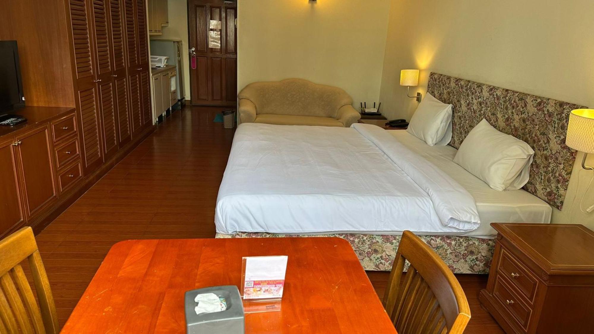 Fully Furnished Omni Tower Apartments Nana - Sukhumvit Soi 4 Bangkok Exterior foto