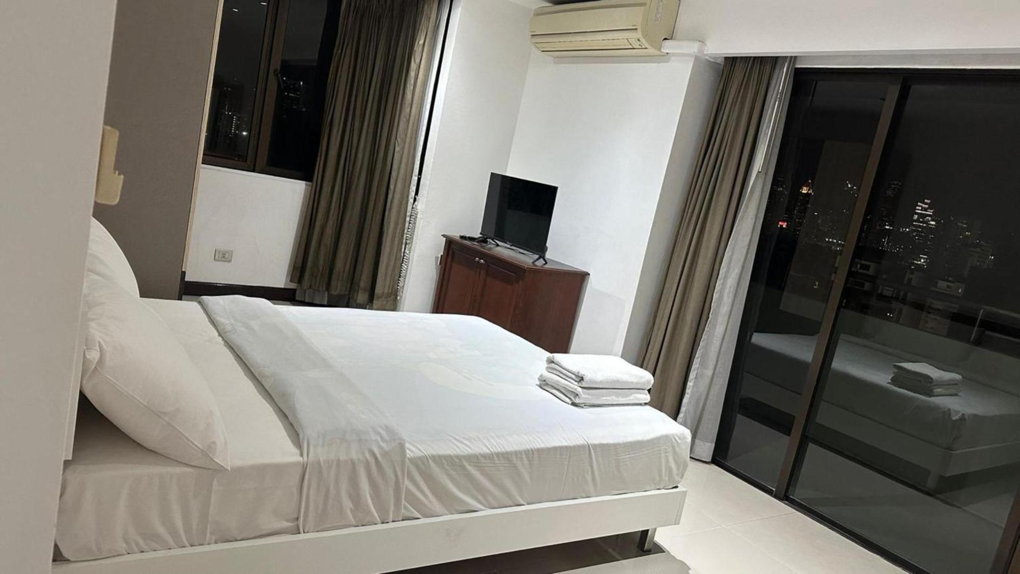 Fully Furnished Omni Tower Apartments Nana - Sukhumvit Soi 4 Bangkok Exterior foto