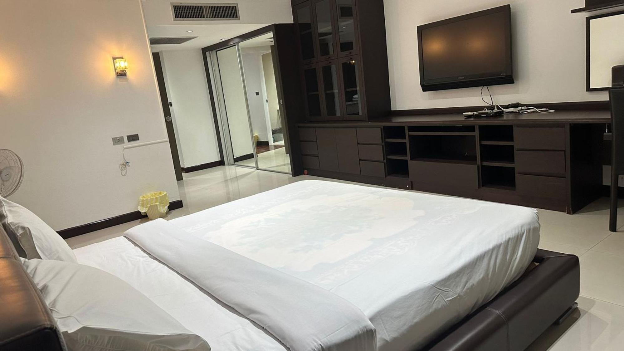 Fully Furnished Omni Tower Apartments Nana - Sukhumvit Soi 4 Bangkok Exterior foto