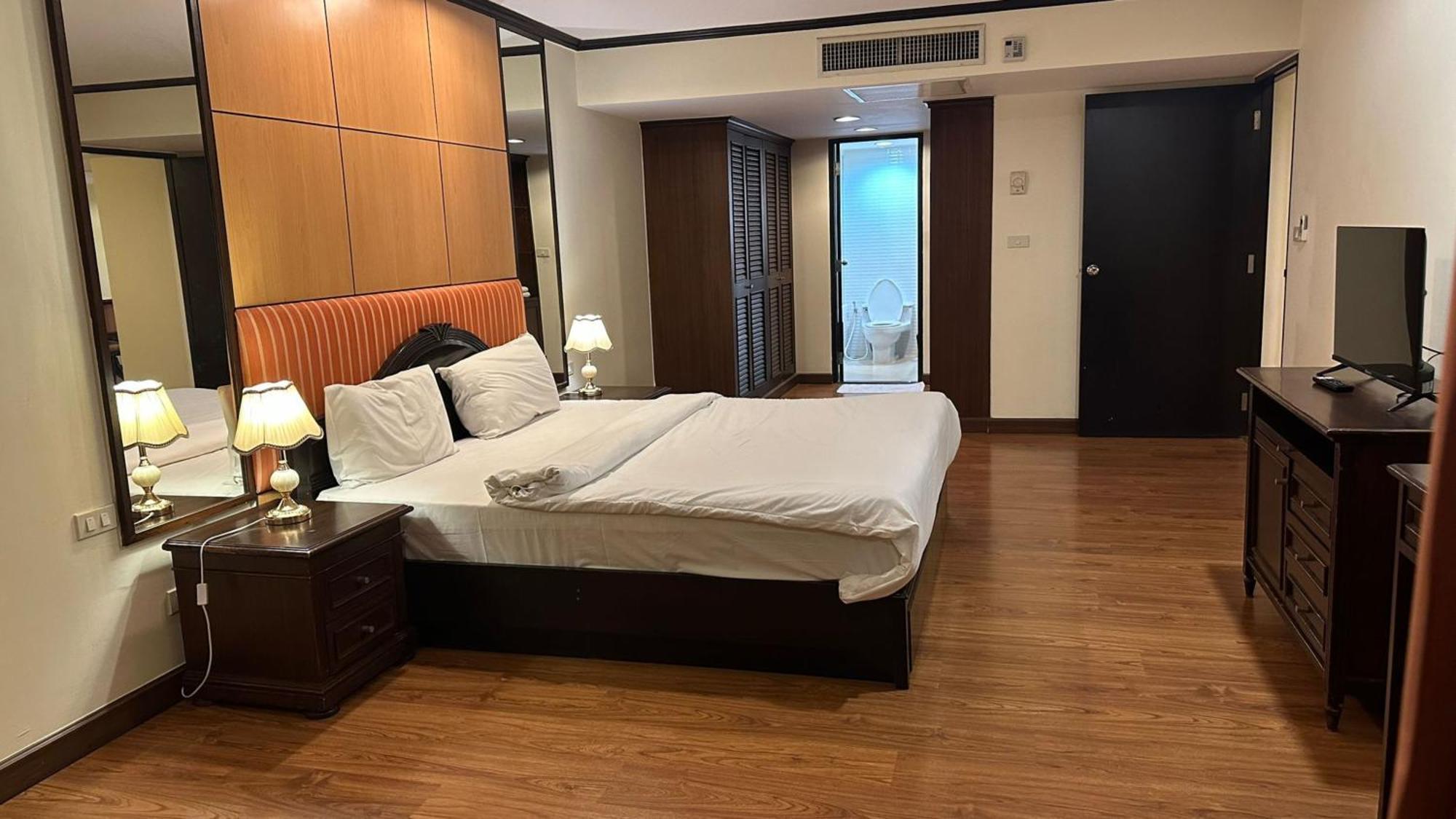 Fully Furnished Omni Tower Apartments Nana - Sukhumvit Soi 4 Bangkok Exterior foto