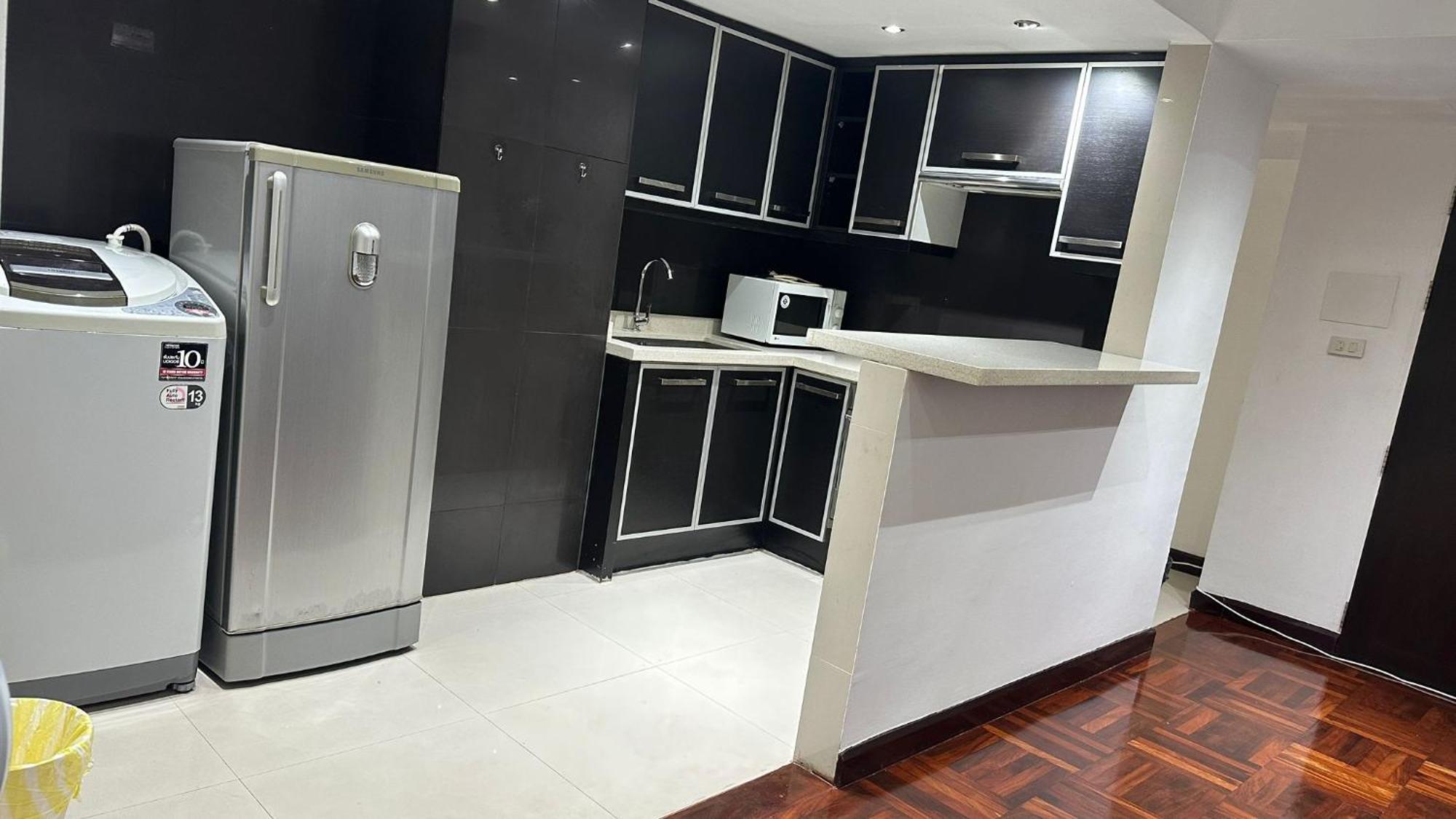 Fully Furnished Omni Tower Apartments Nana - Sukhumvit Soi 4 Bangkok Exterior foto
