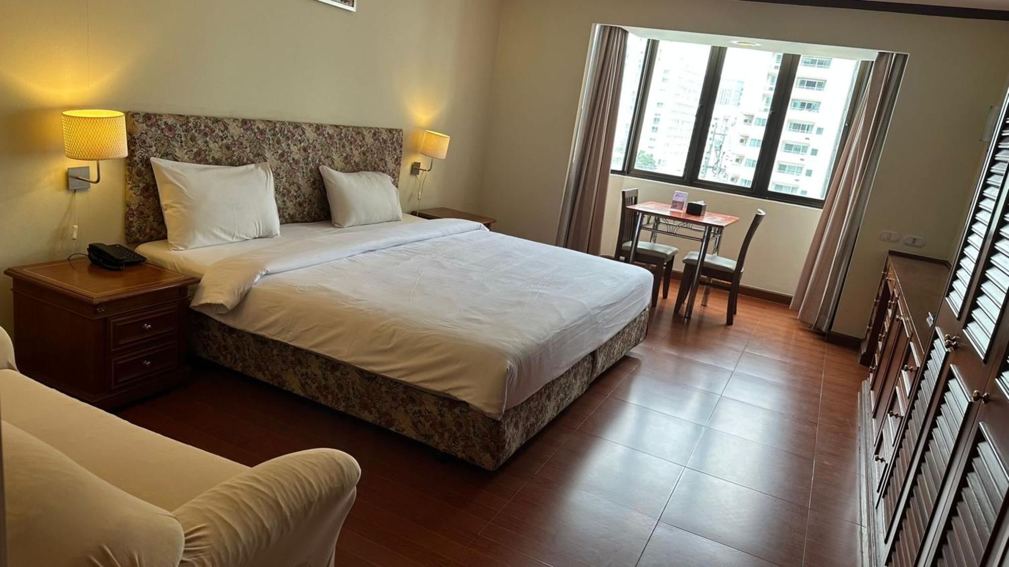 Fully Furnished Omni Tower Apartments Nana - Sukhumvit Soi 4 Bangkok Exterior foto