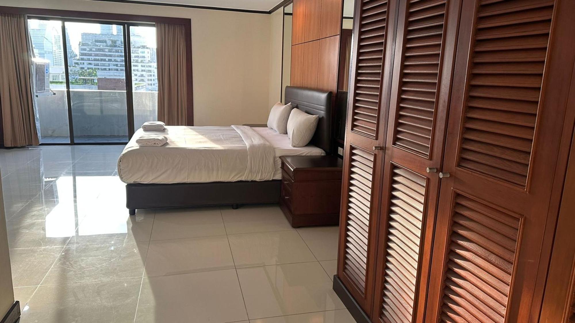 Fully Furnished Omni Tower Apartments Nana - Sukhumvit Soi 4 Bangkok Exterior foto