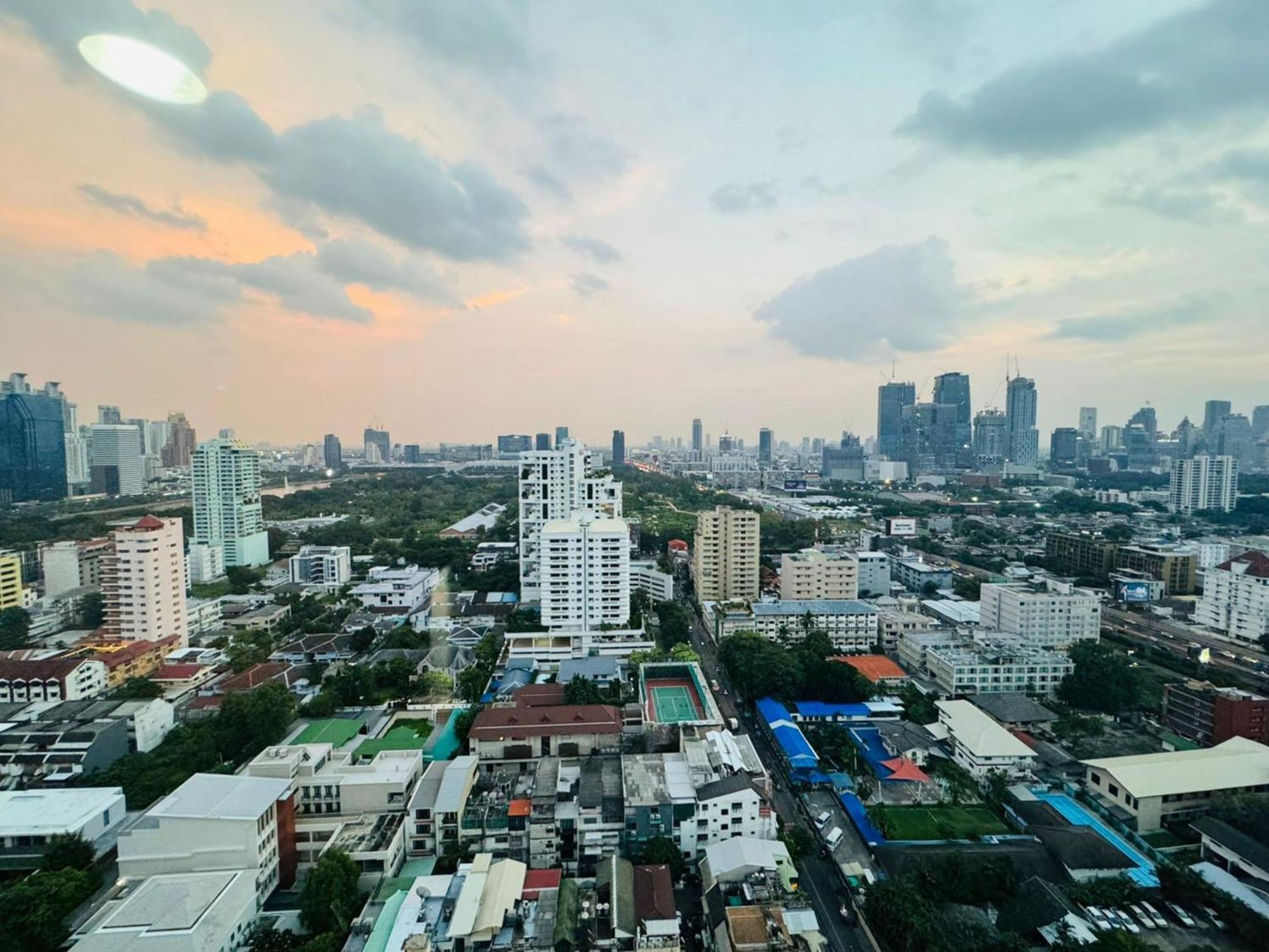 Fully Furnished Omni Tower Apartments Nana - Sukhumvit Soi 4 Bangkok Exterior foto