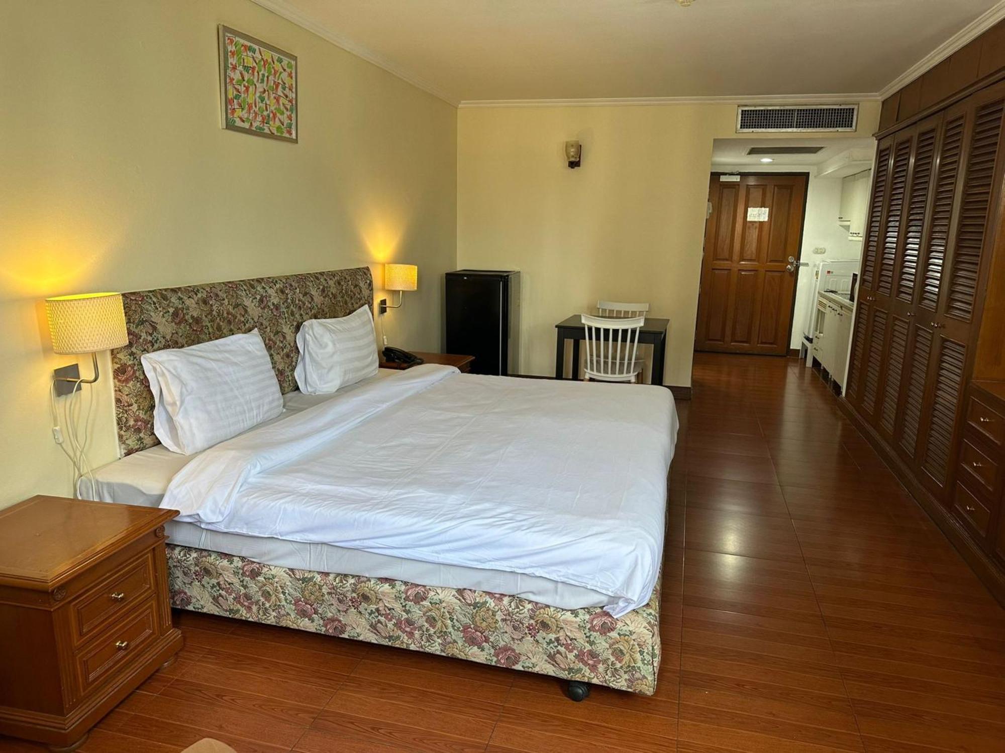 Fully Furnished Omni Tower Apartments Nana - Sukhumvit Soi 4 Bangkok Exterior foto