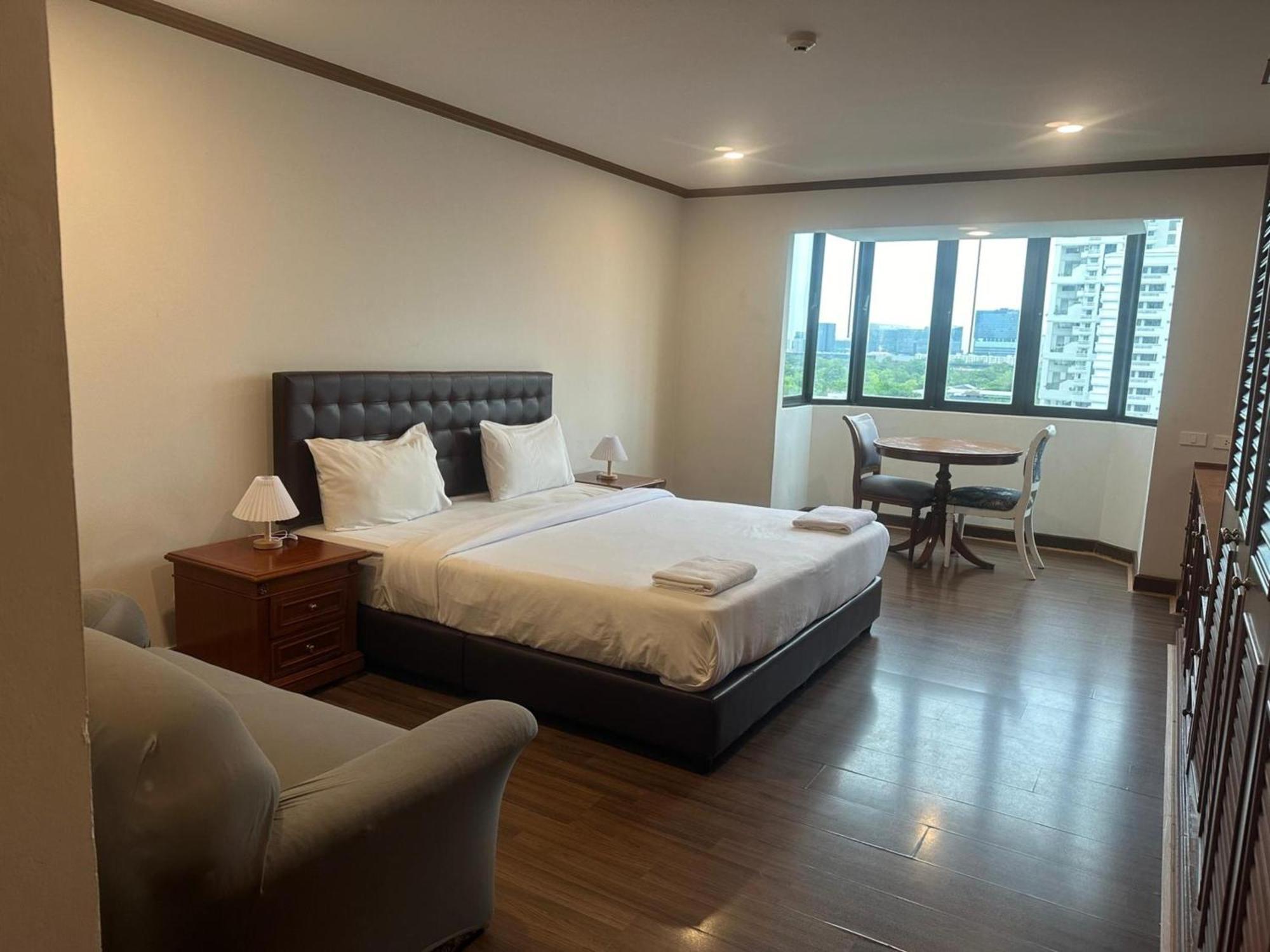 Fully Furnished Omni Tower Apartments Nana - Sukhumvit Soi 4 Bangkok Exterior foto