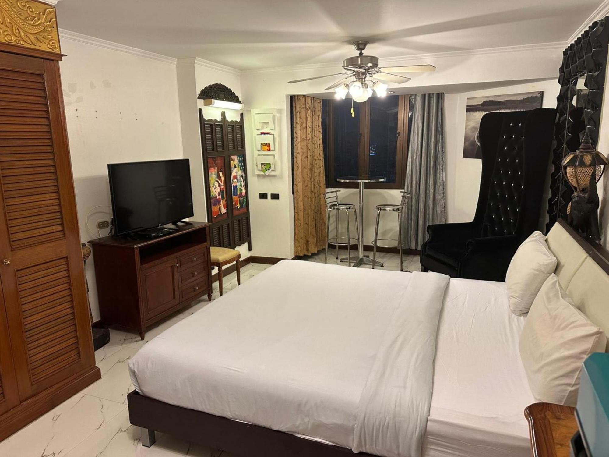 Fully Furnished Omni Tower Apartments Nana - Sukhumvit Soi 4 Bangkok Exterior foto