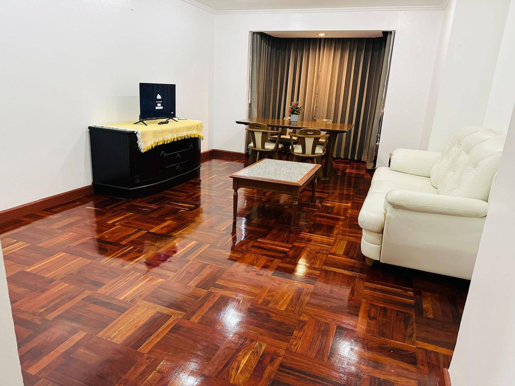 Fully Furnished Omni Tower Apartments Nana - Sukhumvit Soi 4 Bangkok Exterior foto