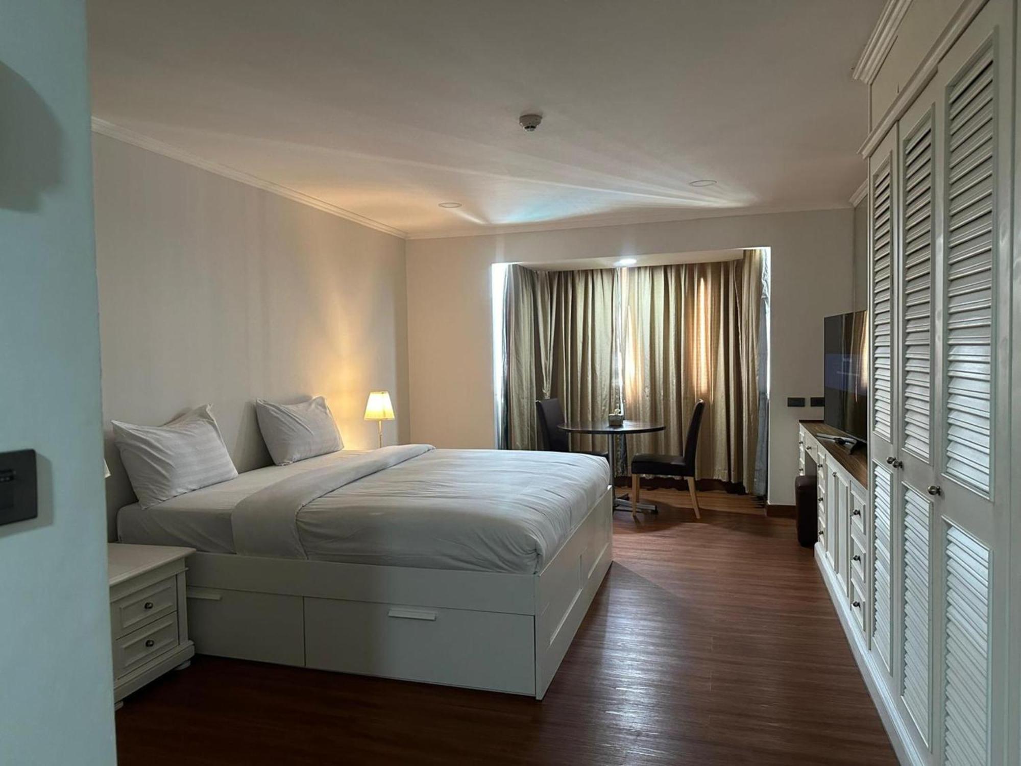 Fully Furnished Omni Tower Apartments Nana - Sukhumvit Soi 4 Bangkok Exterior foto