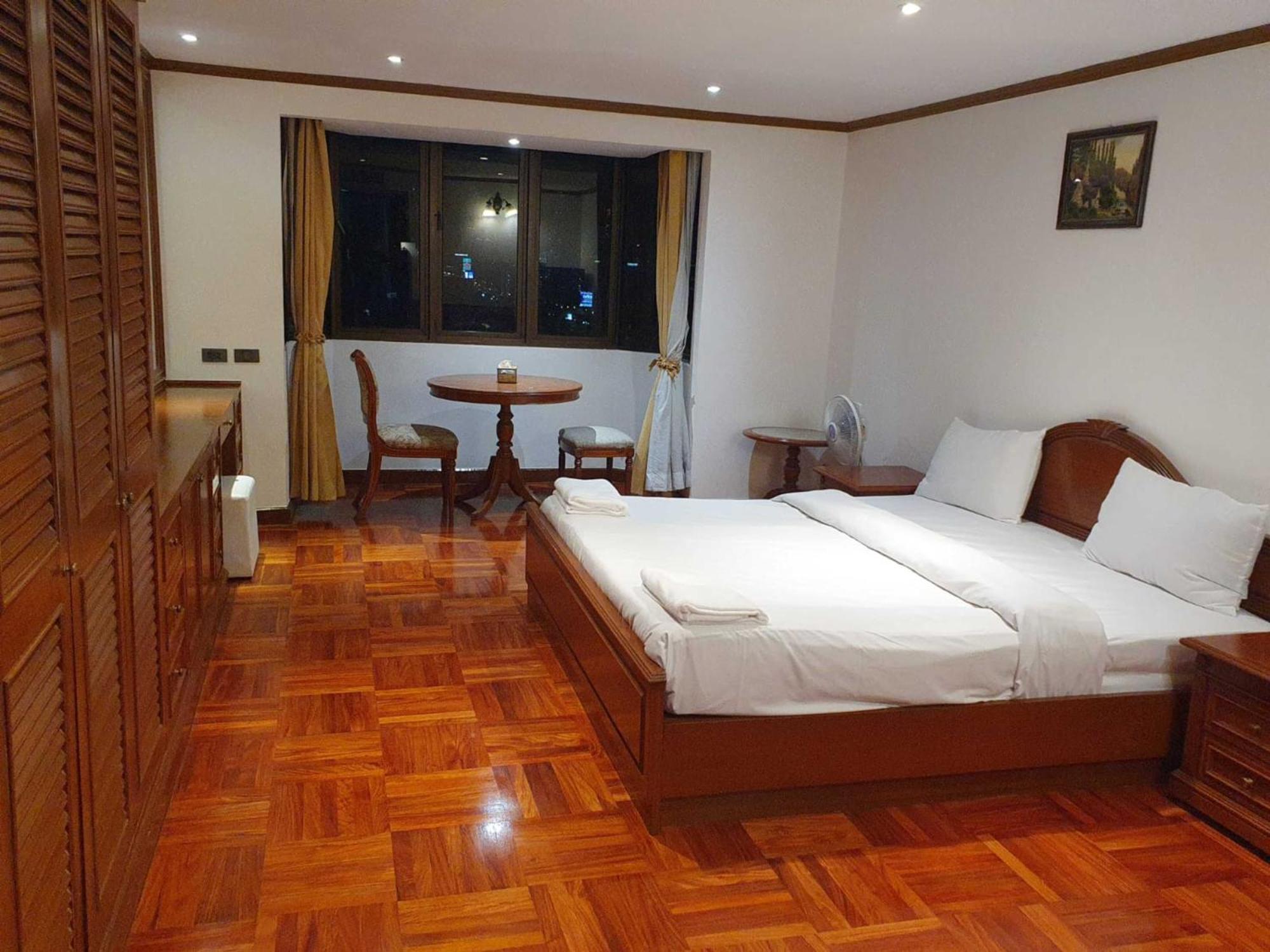 Fully Furnished Omni Tower Apartments Nana - Sukhumvit Soi 4 Bangkok Exterior foto