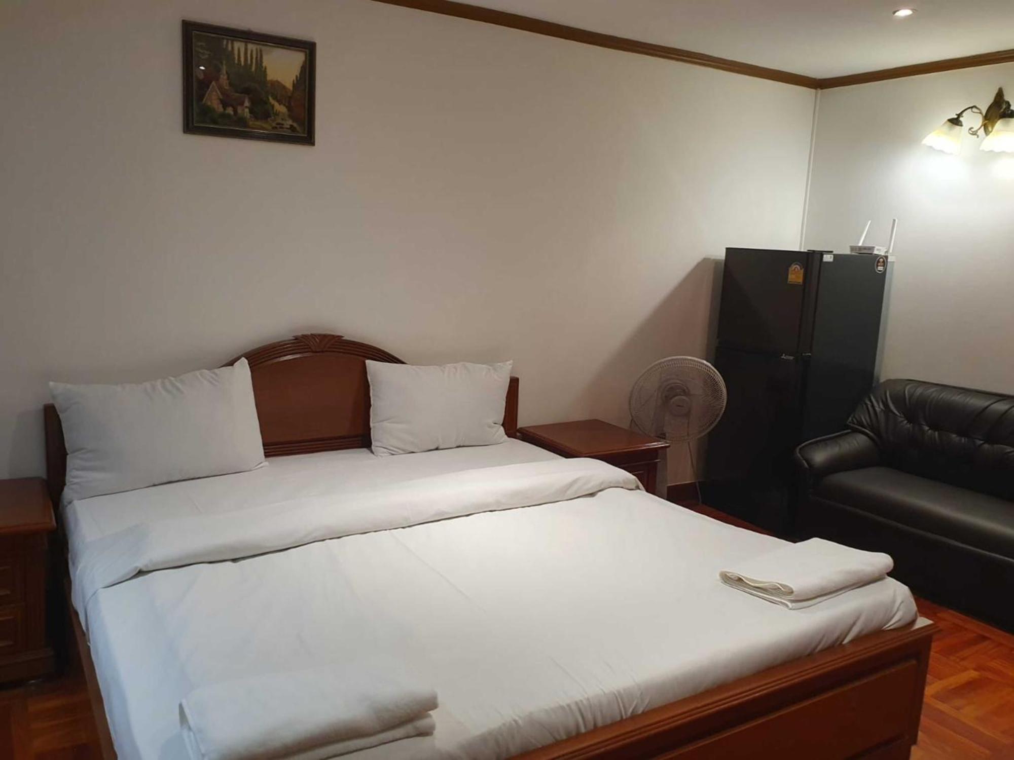 Fully Furnished Omni Tower Apartments Nana - Sukhumvit Soi 4 Bangkok Exterior foto
